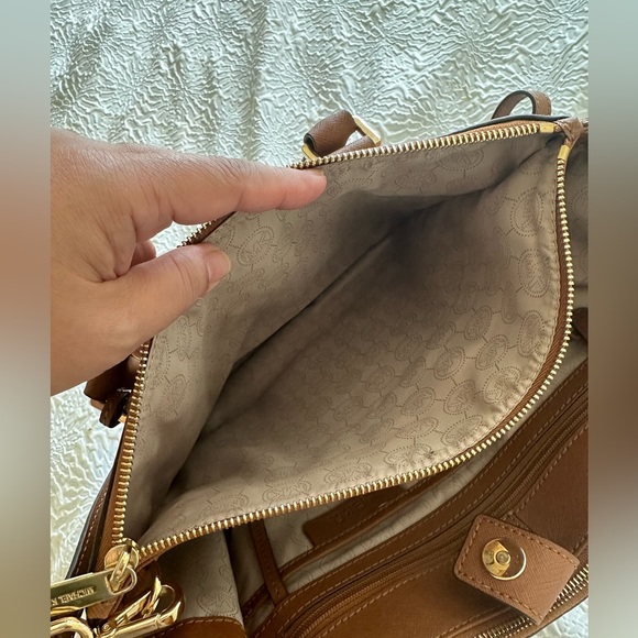 Used Michael Kors Medium Kellen in Saffiano Leather - Picture 7 of 15